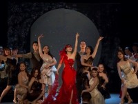 viet han hop tac lam nhac kich co gai va chiec xe may