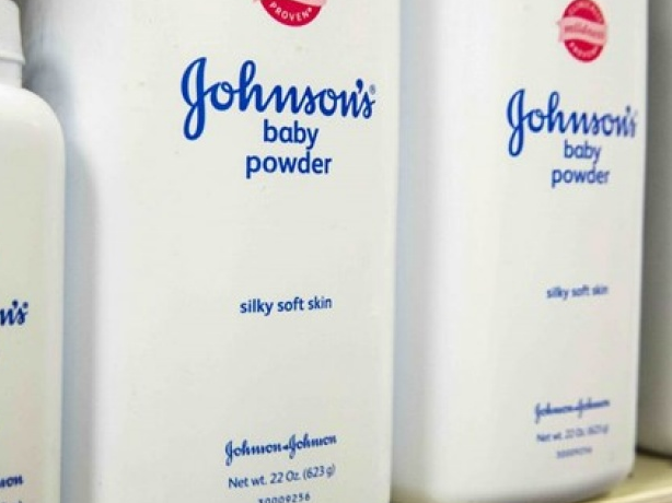 Johnson & Johnson phải bồi thường 417 triệu USD cho khách hàng
