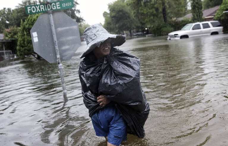 Nguy cơ dịch bệnh và rò rỉ hóa chất sau siêu bão Harvey