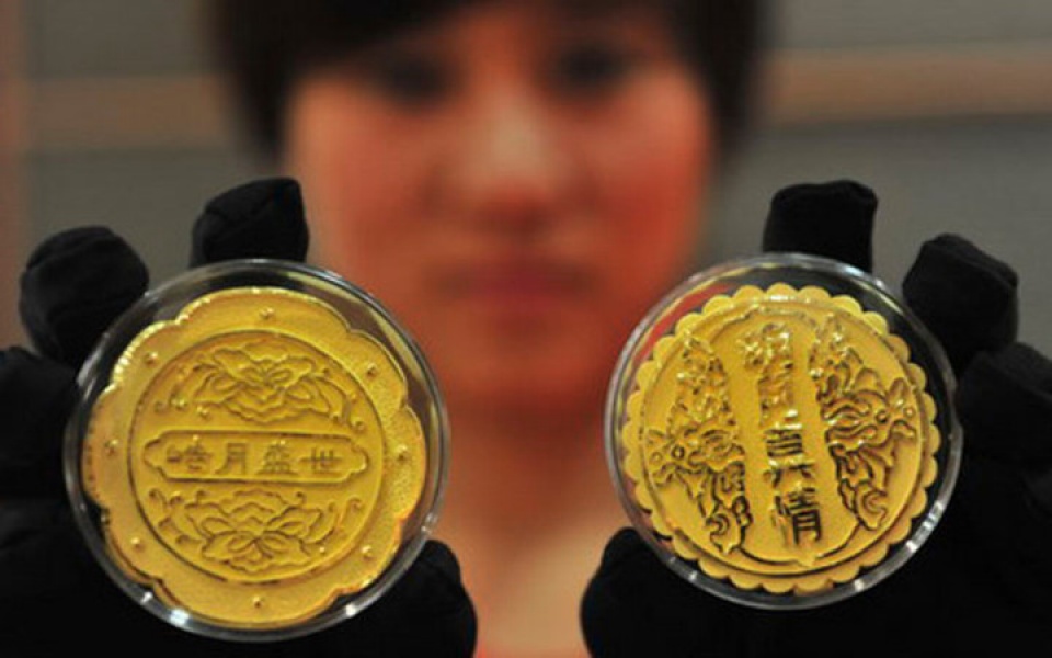 sung sot truoc nhung chiec banh trung thu bang vang rong