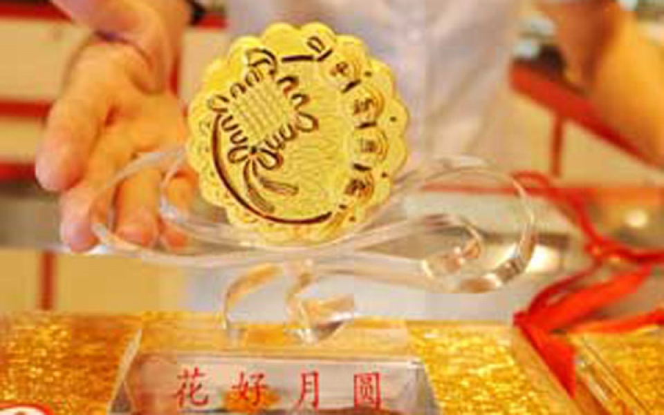 sung sot truoc nhung chiec banh trung thu bang vang rong