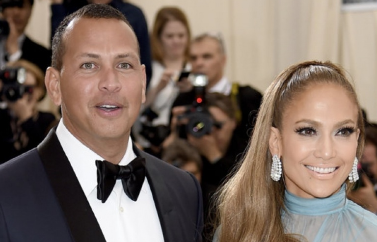 Những ngôi sao nổi tiếng chung tay cứu trợ nạn nhân bão Harvey