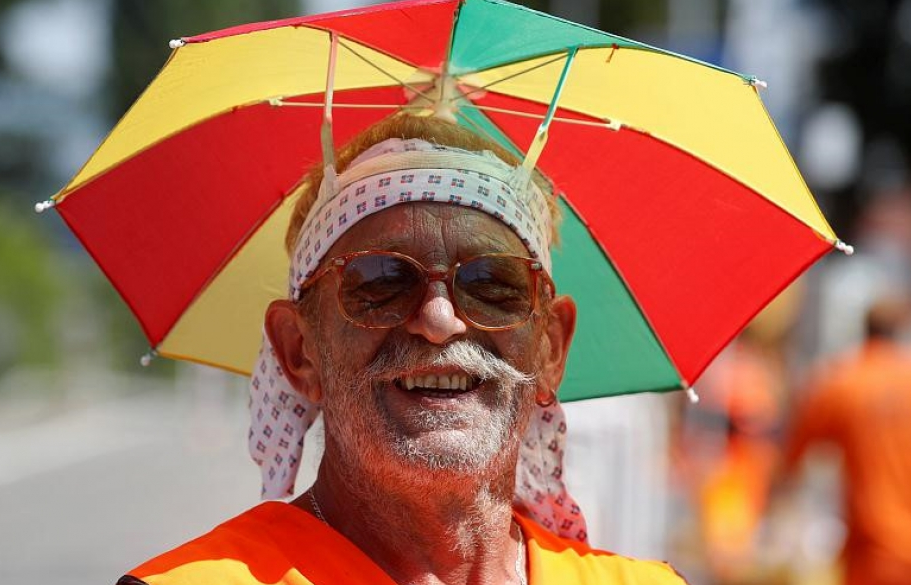 Đủ cách tránh nóng của người châu Âu trong mùa Hè đổ lửa