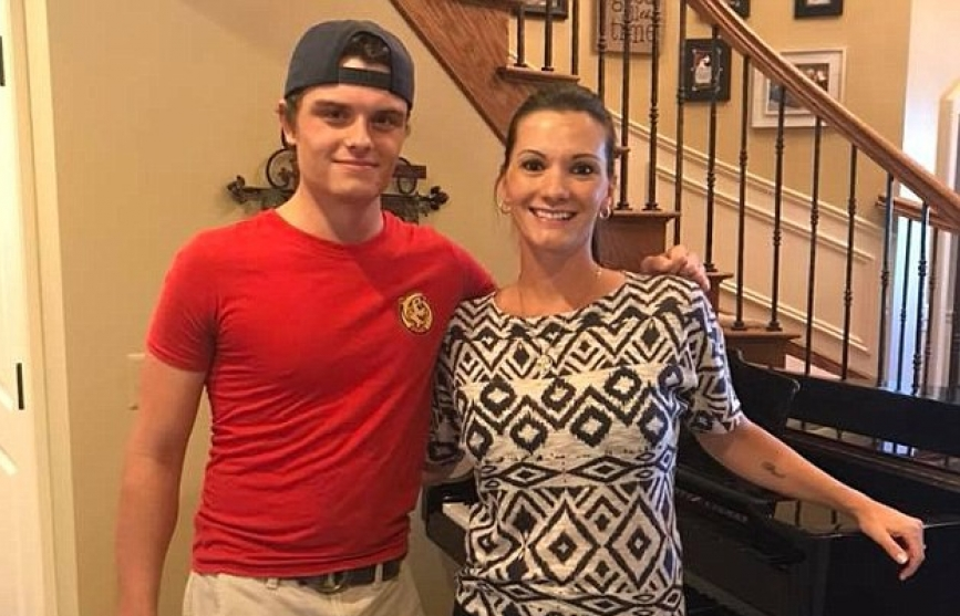 Anh chàng giao pizza bất ngờ thành "sao" trên mạng xã hội