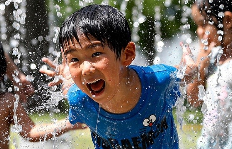 “Trăm phương ngàn kế” chống chọi nắng nóng kỷ lục trên khắp thế giới