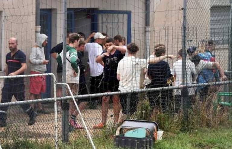 Pháp sơ tán khoảng 1.600 người do lũ quét đe dọa nhiều khu vực