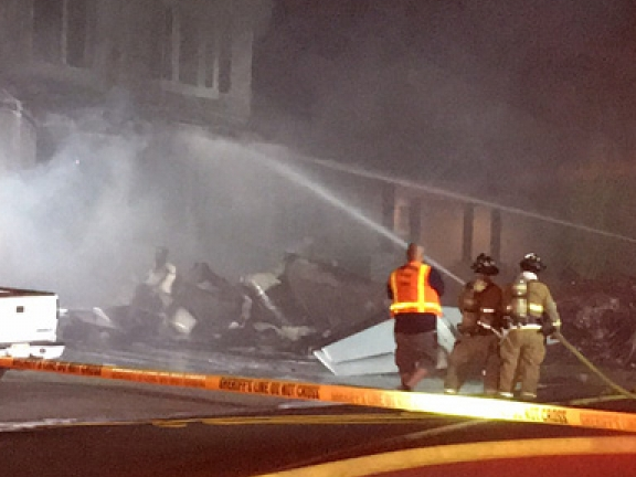 Mỹ: Cãi nhau với vợ, phi công lao máy bay vào nhà riêng