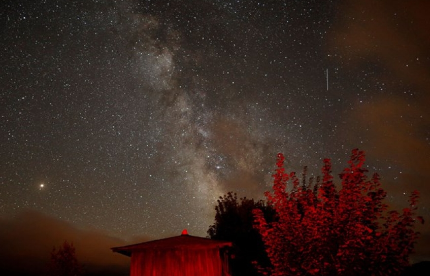 Ngắm cảnh mưa sao băng thắp sáng bầu trời đêm trên khắp thế giới