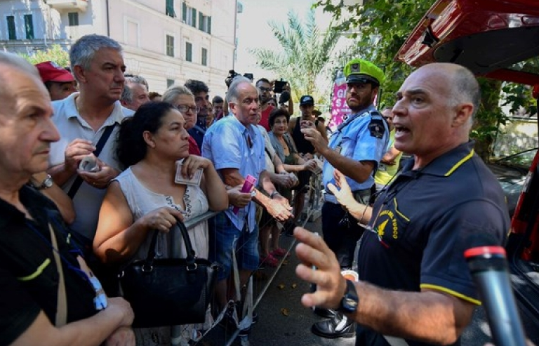 Hàng trăm người dân Italy gấp rút sơ tán sau vụ sập cầu Morandi