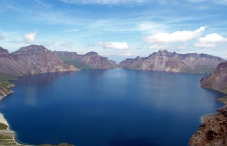 Triều Tiên lần đầu cho du khách nước ngoài cắm trại ở núi Baekdu