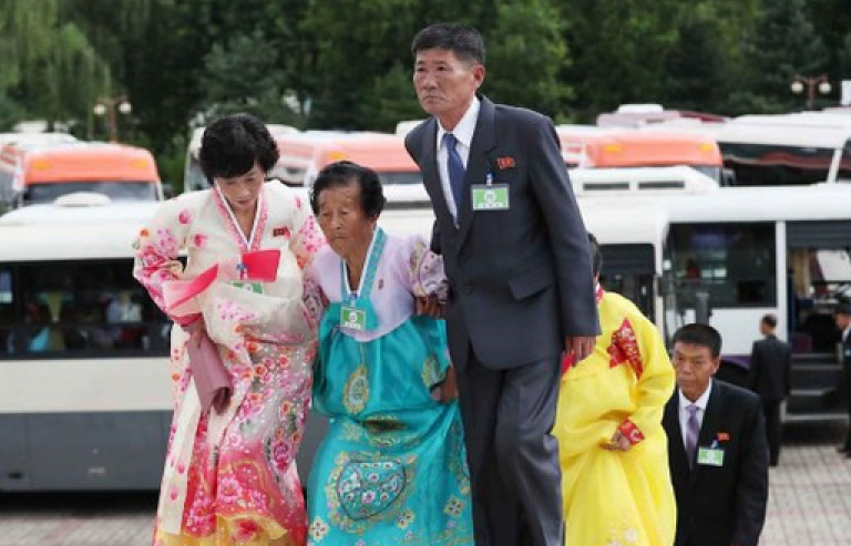 Cận cảnh bữa cơm đoàn tụ gia đình Hàn - Triều