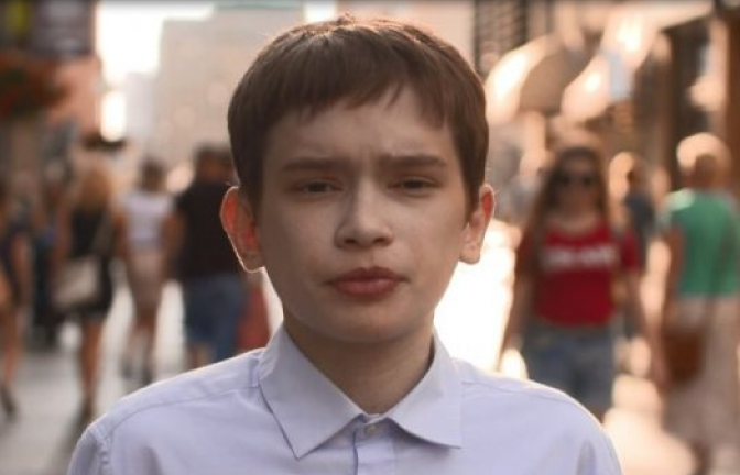 Mắc bệnh hiếm, chàng trai 25 tuổi sống trong hình hài cậu bé tuổi 12