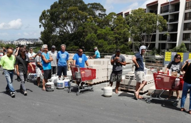 Mỹ: Dân Hawaii vét sạch đồ trước ngày siêu bão Lane đổ bộ