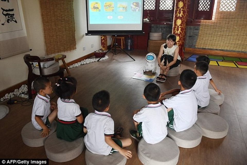 giao vien robot xam chiem cac nha tre o trung quoc