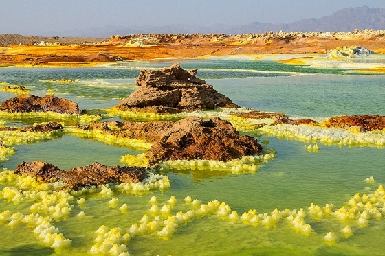 Cảnh siêu thực khó tin ở nơi nóng nhất thế giới 'thần chết không bao giờ ngủ quên'
