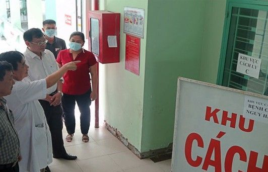 Bắc Giang lập nhiều chốt kiểm soát sau khi phát hiện 2 người nghi mắc Covid-19