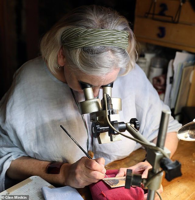 sieu pham hoi hoa nam gon trong long ban tay