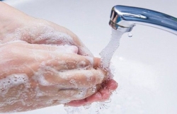 Các chuyên gia nước ngoài khuyến cáo gì để phòng dịch Covid-19 trong tình hình mới?