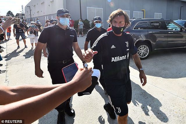 cronaldo gay an tuong trong ngay ra mat hlv pirlo