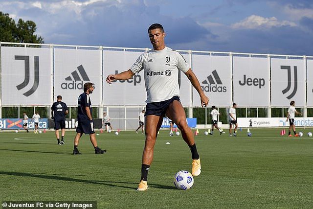 cronaldo gay an tuong trong ngay ra mat hlv pirlo