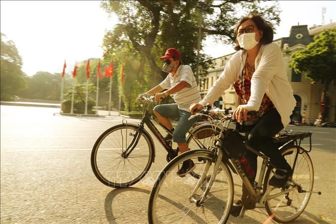 ha noi diu dang trong nang vang dau thu