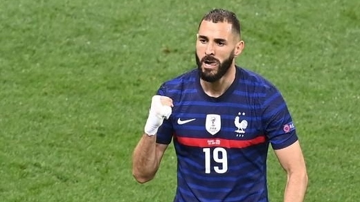 Chuyển nhượng cầu thủ: Chelsea chiêu mộ Romelu Lukaku; Kieran Trippier mong đến MU; Benzema gắn bó với Real Madrid