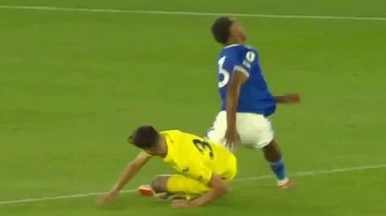 Giao hữu Ngoại hạng Anh: Tottenham cầm hòa Chelsea, sao trẻ Leicester gãy chân kinh hoàng