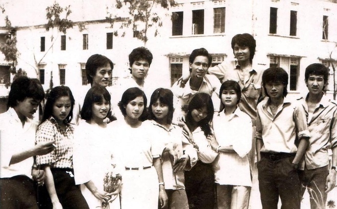 NSƯT chia sẻ ảnh nghệ sĩ Giang Còi thời đi học cùng lớp đại học với nhau NSƯT chia sẻ ảnh nghệ sĩ Giang Còi thời đi học cùng lớp đại học với nhau