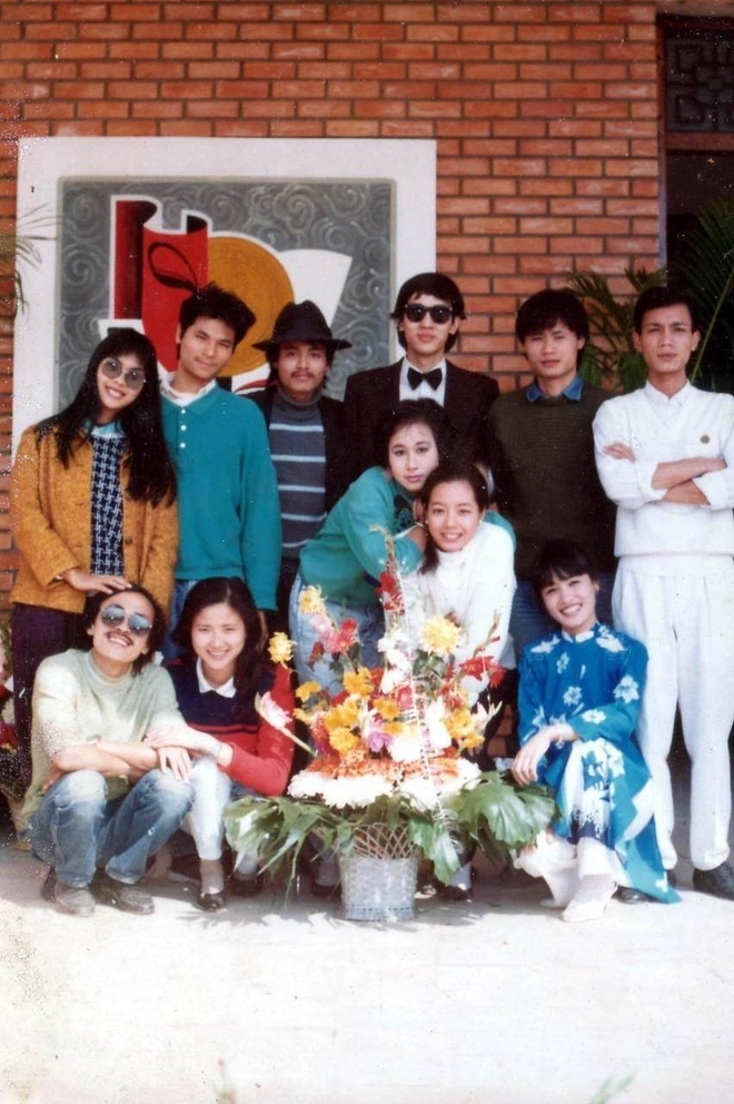 NSƯT chia sẻ ảnh nghệ sĩ Giang Còi thời đi học cùng lớp đại học với nhau