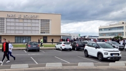 Vào giờ chót, Messi vẫn ở Barcelona, người hâm mộ PSG nóng lòng chờ đón