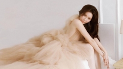 Lý Nhã Kỳ trẻ đẹp với váy mùa Hè trang nhã