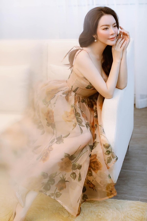 Lý Nhã Kỳ tôn dáng với váy mùa Hè Lý Nhã Kỳ tôn dáng với váy mùa Hè