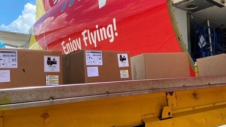 Hãng hàng không Vietjet chở 200 máy thở cao cấp từ Đức về Việt Nam