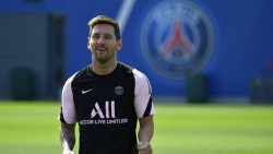 Khi nào thì Messi mới được ra sân thi đấu cho PSG?