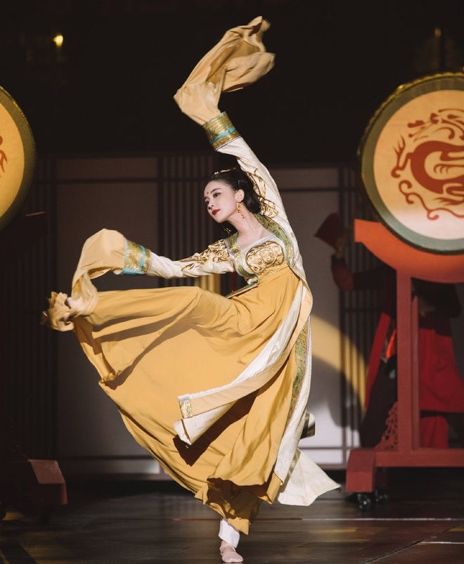 Cổ lực Na Trát - nhan sắc, thần thái chuẩn mỹ nhân thời xưa