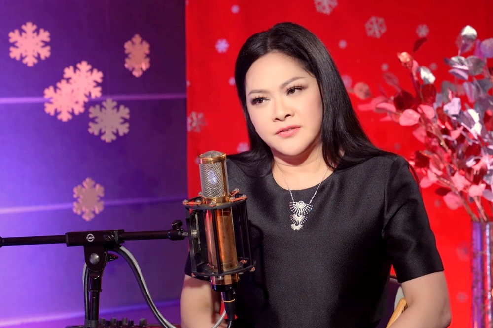 Ca sĩ Như Quỳnh từng thừa nhận, liên tục sử dụng thuốc trị một khối u trong não khiến cơ thể chị tích nước và sưng phù. Ca sĩ Như Quỳnh từng thừa nhận, liên tục sử dụng thuốc trị một khối u trong não khiến cơ thể chị tích nước và sưng phù.