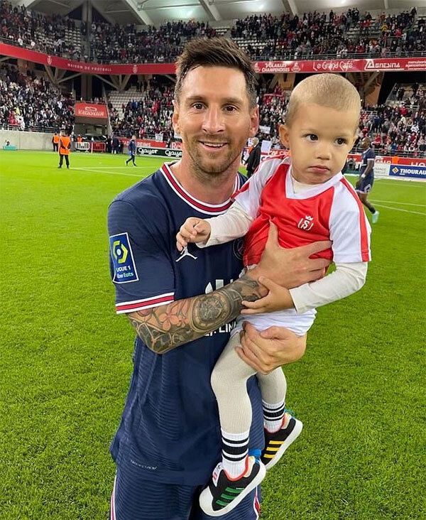 Cầu thủ và CĐV Reims dành nhiều tình cảm cho Messi, dự đoán tương lai Mbappe