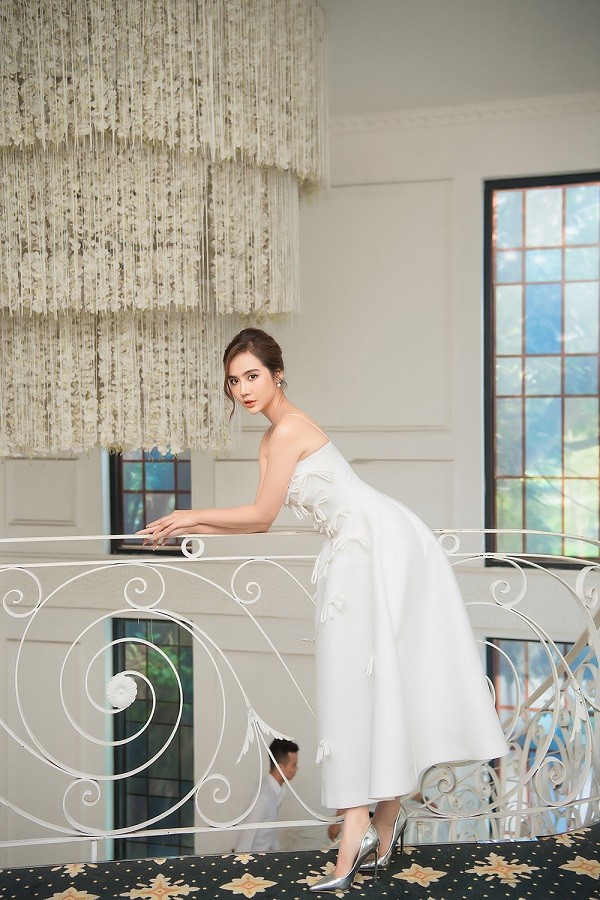 Đầu tư nhiều tiền bạc và dồn hết tâm huyết, thời gian cho nhân vật, cô nói rất vui vì vai Vân Trang giành nhiều thiện cảm từ khán giả. Mỗi ngày, cô đều nhận được rất nhiều tin nhắn động viên. Bộ phim hiện ở chặng cuối, dự kiến kết thúc có hậu. Đầu tư nhiều tiền bạc và dồn hết tâm huyết, thời gian cho nhân vật, cô nói rất vui vì vai Vân Trang giành nhiều thiện cảm từ khán giả. Mỗi ngày, cô đều nhận được rất nhiều tin nhắn động viên. Bộ phim hiện ở chặng cuối, dự kiến kết thúc có hậu.