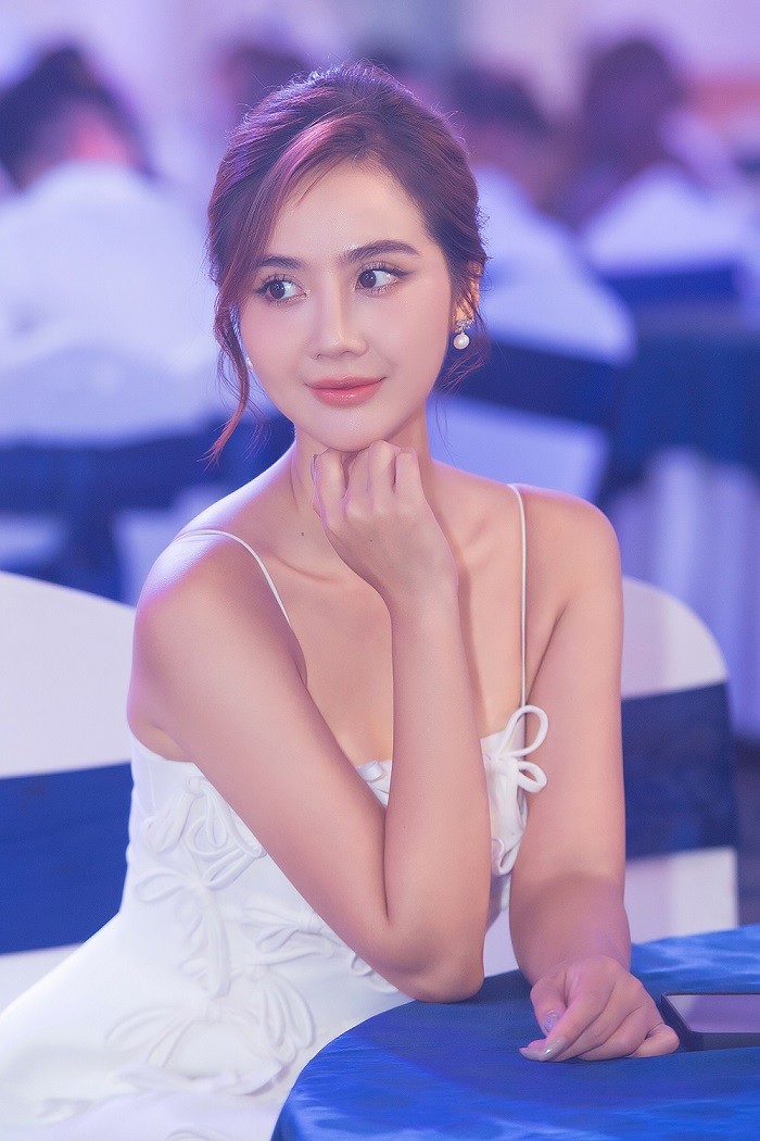 Nữ diễn viên nói cô thấy biết ơn những người đã luôn ở bên hỗ trợ, ủng hộ mình trong một năm qua. Nữ diễn viên nói cô thấy biết ơn những người đã luôn ở bên hỗ trợ, ủng hộ mình trong một năm qua.