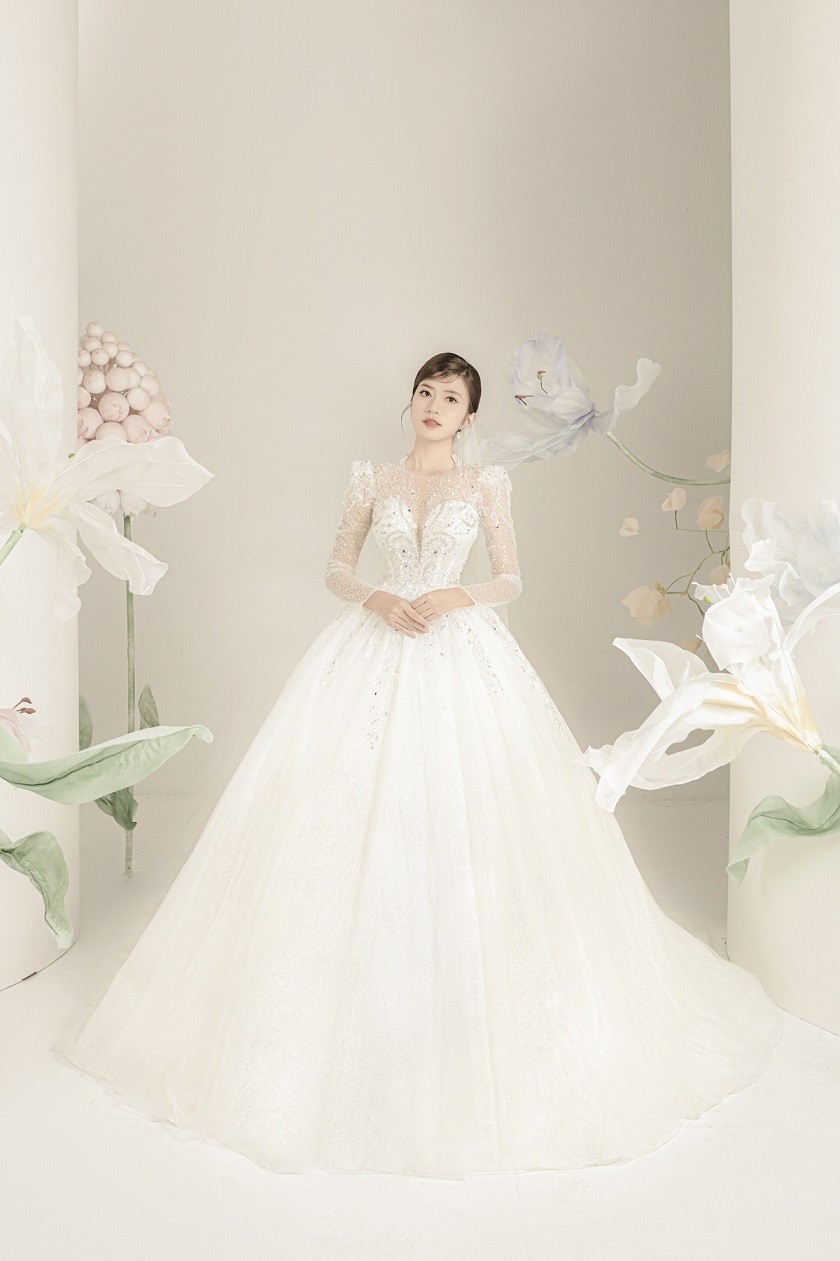 Thương ngày nắng về: Vân Vân làm mẫu hóa cô dâu trong vườn hoa