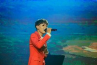 Hồ Văn Cường ngày càng trưởng thành từ giọng hát đến phong cách biểu diễn