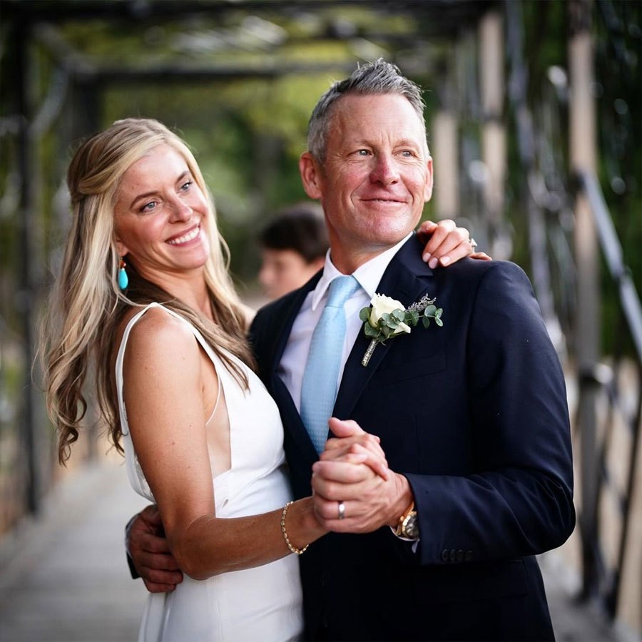 Lance Armstrong và bạn gái rạng rỡ trong đám cưới tại Pháp