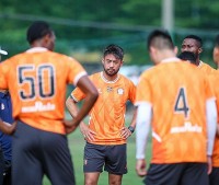 Những hình ảnh của cầu thủ Lee Nguyễn trên sân tập CLB TP. Hồ Chí Minh