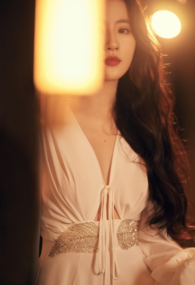 Diện đầm trắng thướt tha, Lưu Diệc Phi được khen đẹp như 'thần tiên tỷ tỷ' Diện đầm trắng thướt tha, Lưu Diệc Phi được khen đẹp như 'thần tiên tỷ tỷ'