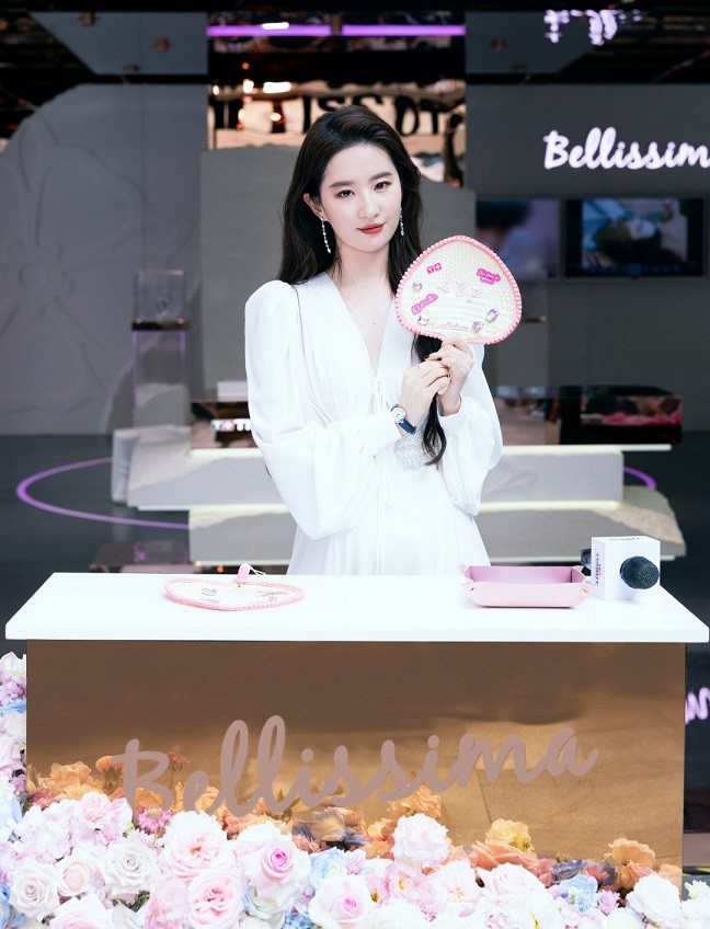 mặc đầm trắng, nhan sắc được fan khen 'như thần tiên trong tranh'. Từ trước tới nay, Lưu Diệc Phi vốn nổi danh với vẻ đẹp 'thần tiên tỷ tỷ'. mặc đầm trắng, nhan sắc được fan khen 'như thần tiên trong tranh'. Từ trước tới nay, Lưu Diệc Phi vốn nổi danh với vẻ đẹp 'thần tiên tỷ tỷ'.