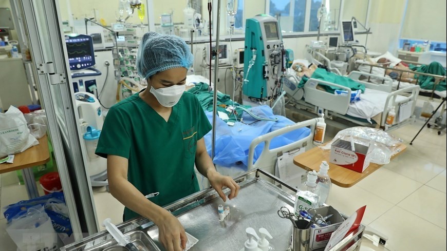 Covid-19 ngày 15/8: Gần 1.700 ca mắc mới; hơn 9.200 người khỏi bệnh; 124 F0 nặng