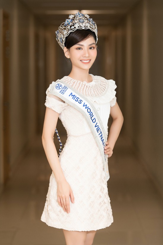 Top 3 Hoa hậu Thế giới Việt Nam 2022 đồng điệu trang phục mỗi khi xuất hiện