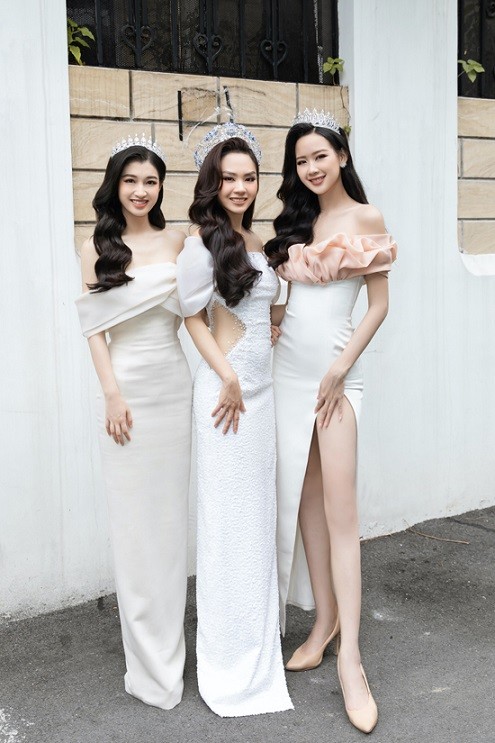 Top 3 Hoa hậu Thế giới Việt Nam 2022 đồng điệu trang phục mỗi khi xuất hiện
