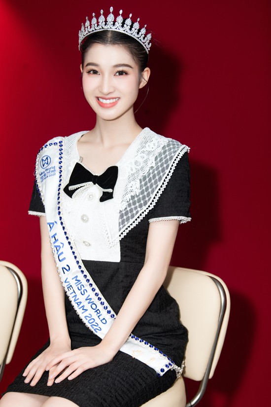 Vẻ đẹp trong sáng và dịu dàng của Á hậu Phương Nhi