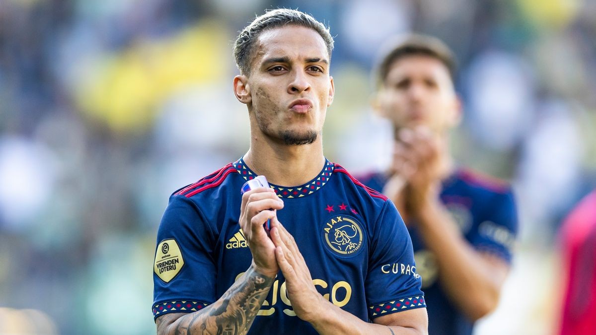 Chuyển nhượng cầu thủ ngày 19/8: Silva muốn đến Barca; AS Roma đàm phán Victor Lindelof;